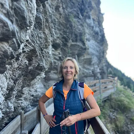 Himalayan Vibes Bed & Breakfast Icogne