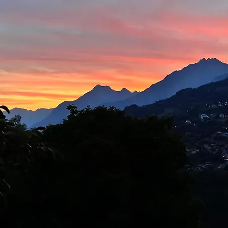 Himalayan Vibes 住宿加早餐酒店 Icogne